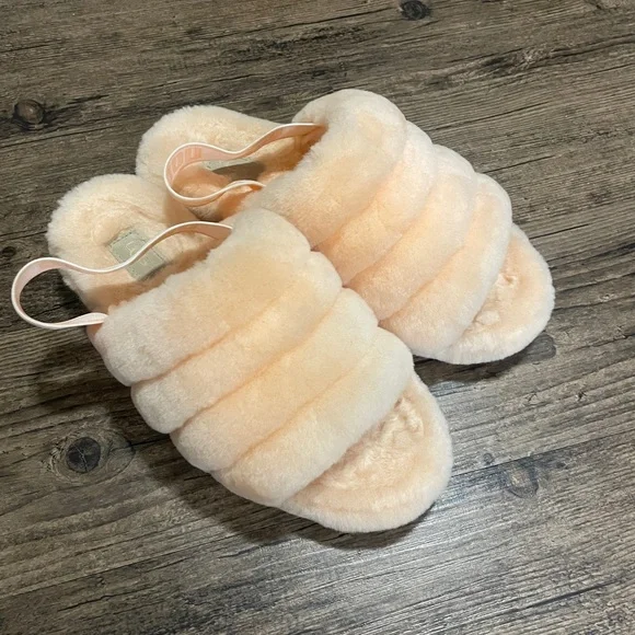 UGG Women’s Fluff Yeah Slides | Size: 8 | Color: Peach - Picture 2 of 5
